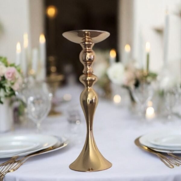 Vase bougeoir doré 2-en-1 pour une décoration de table chic et raffinée. Idéal pour mariage, réception ou événement élégant.