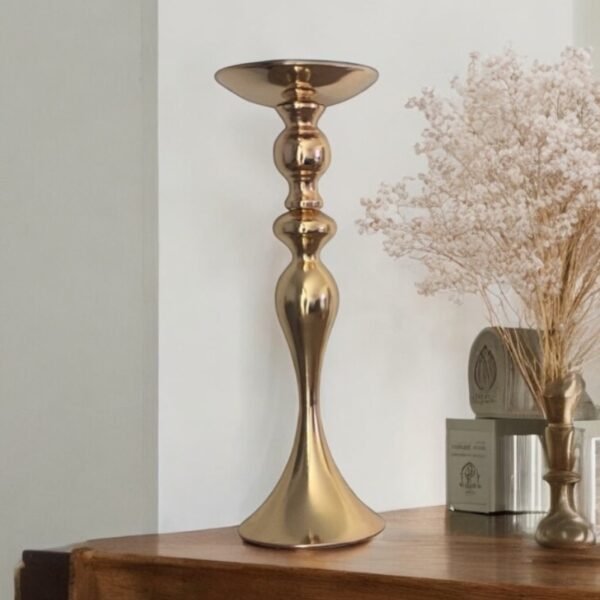 Vase bougeoir doré 2-en-1 pour une décoration de table chic et raffinée. Idéal pour mariage, réception ou événement élégant.